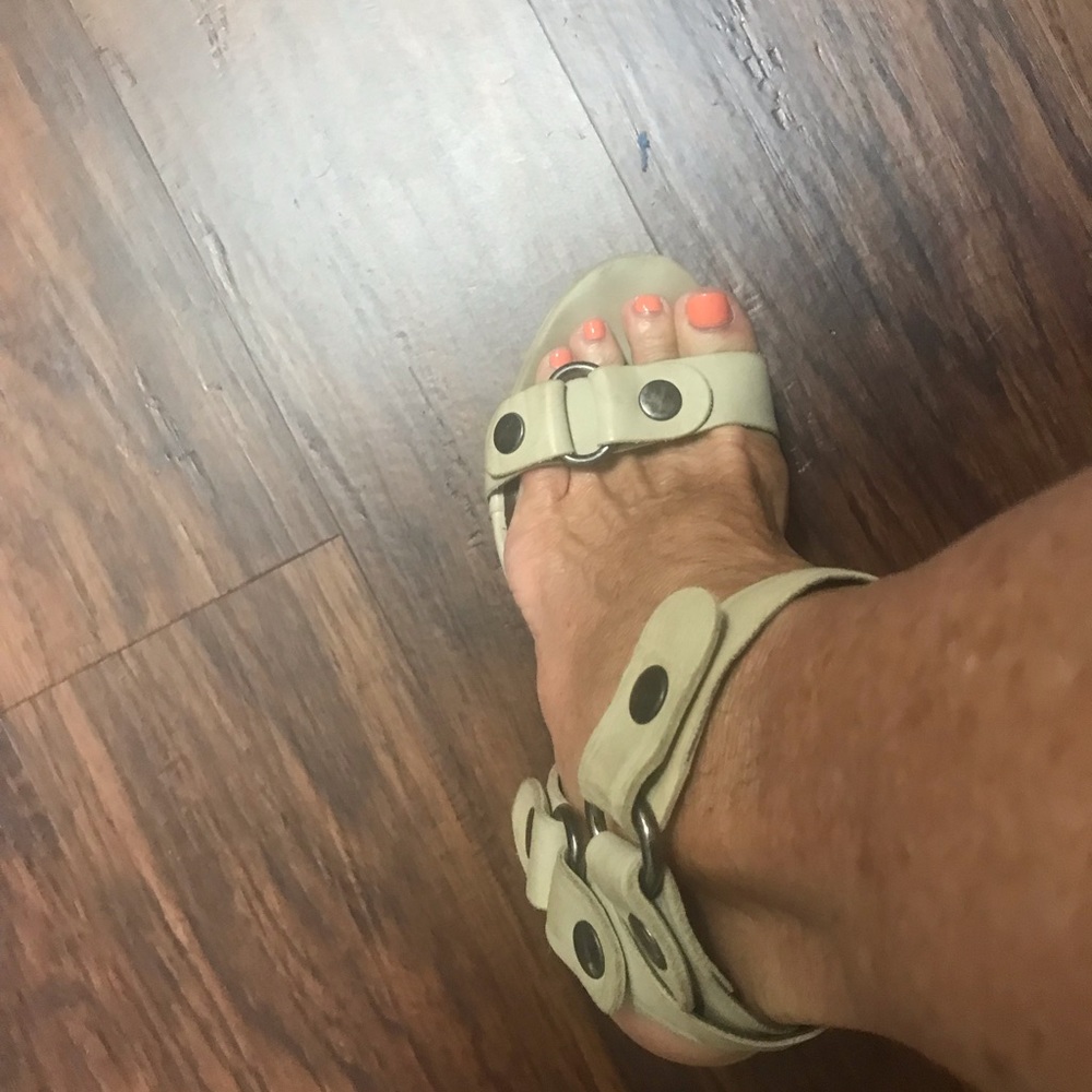 Light cream Vera Wang Lavender heels